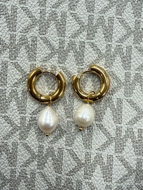 Gold Hoop Earrings with freshwater Pearl Drop